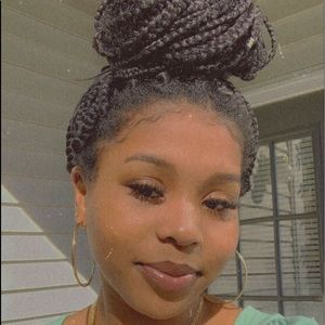 Meet your Posher, Maya